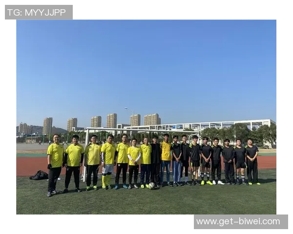 热血高校足球激情四溢校园青春赛场展现团队精神与拼搏意志