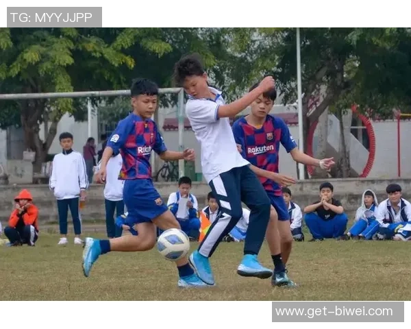 绿茵场上铭记志追梦少年踢出精彩人生 绿茵场上铭记志追梦少年踢出精彩人生